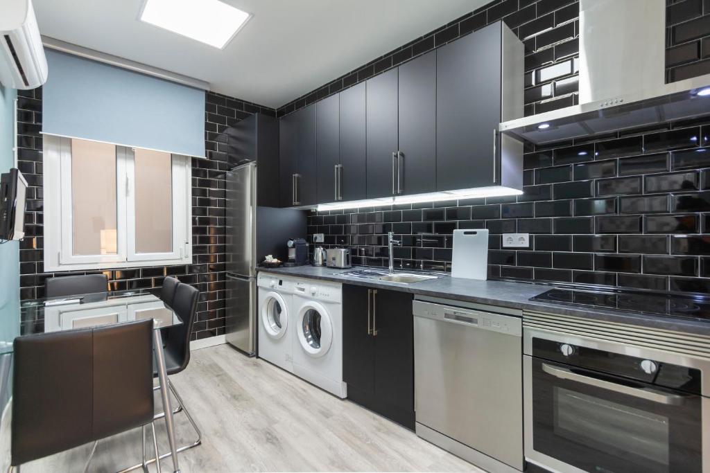 A kitchen or kitchenette at Plaza Mayor Apartment