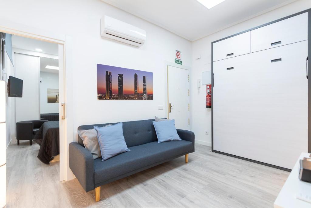 A seating area at Plaza Mayor Apartment