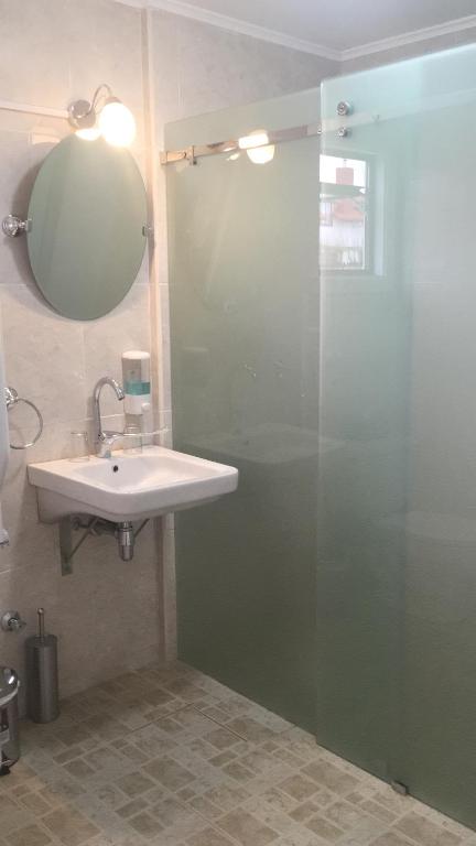 Uma casa de banho em Hostal Loreto Belen
