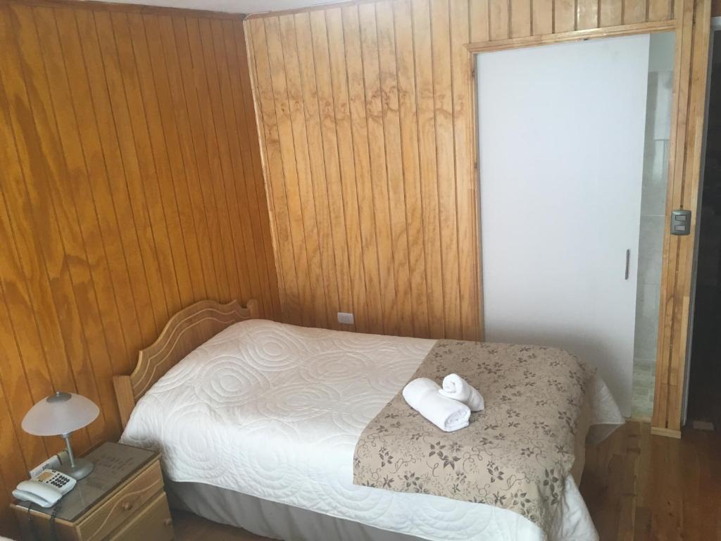 Uma cama ou camas num quarto em Hostal Loreto Belen