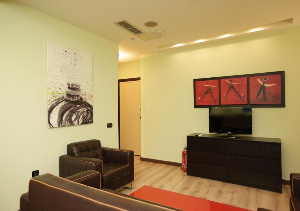 TV a/nebo společenská místnost v ubytování Chalkida Seafront Apartment