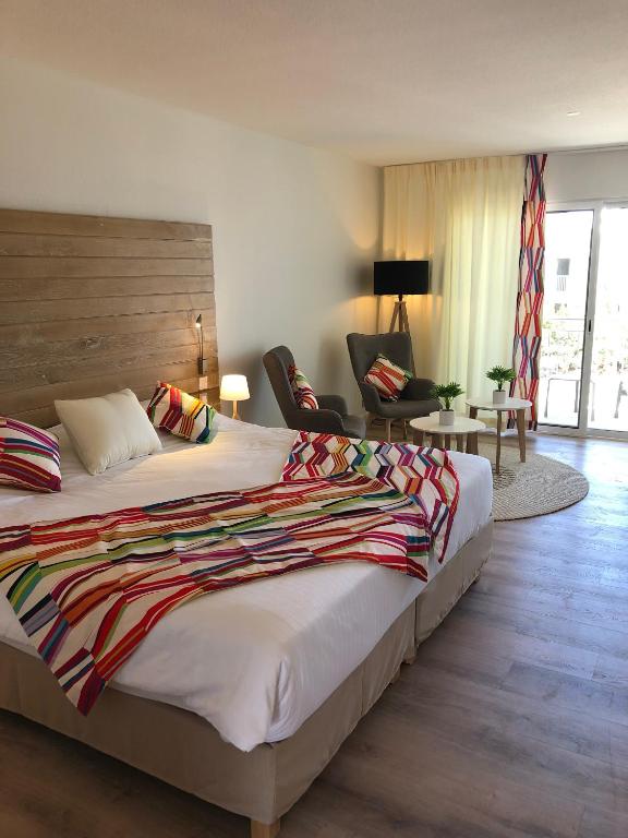 Postel nebo postele na pokoji v ubytování La Playa Orient Bay
