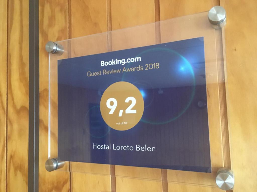 Um certificado, prémio, placa ou documento mostrado em Hostal Loreto Belen