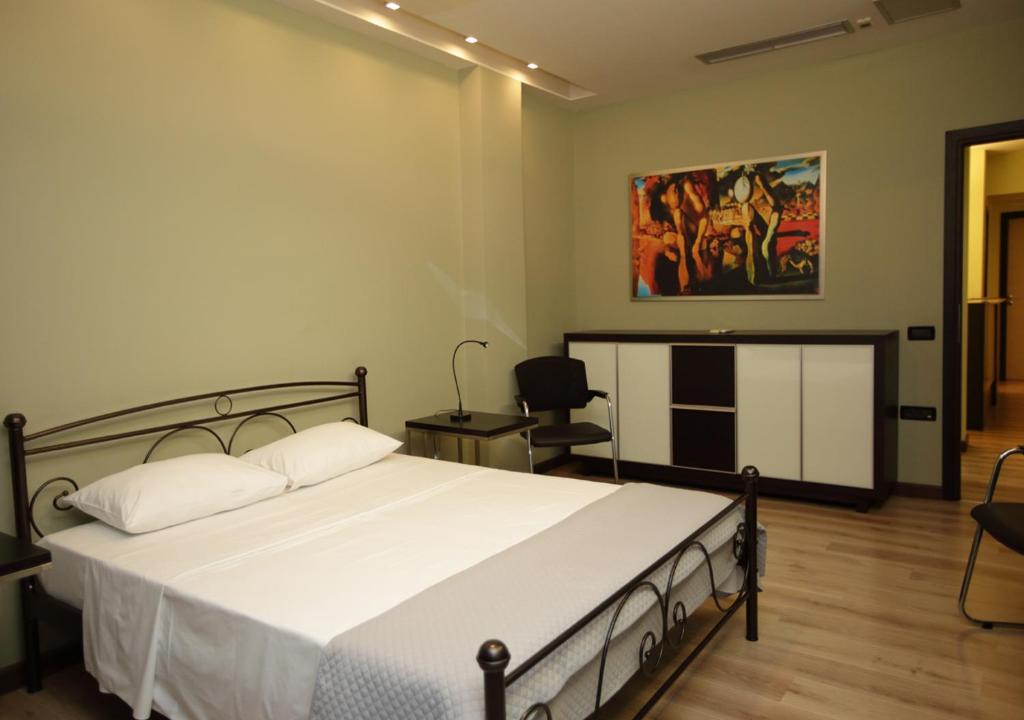 Postel nebo postele na pokoji v ubytování Chalkida Seafront Apartment