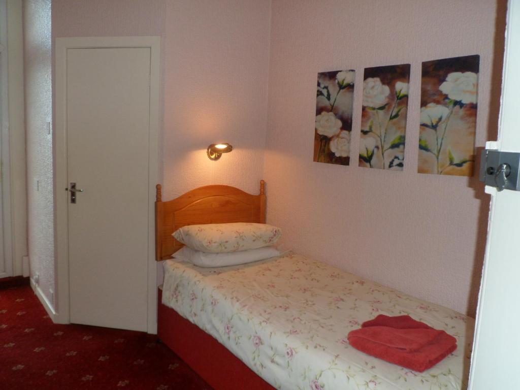 Postel nebo postele na pokoji v ubytování Wavecrest Lodge