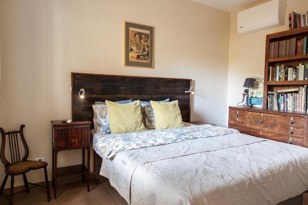 Rúm í herbergi á Krivine B&B