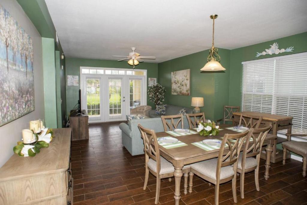 Khu vực ghế ngồi tại Seaside at Anastasia F105