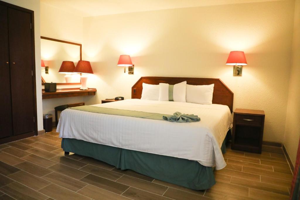 Postel nebo postele na pokoji v ubytování Hotel La Joya Tulancingo