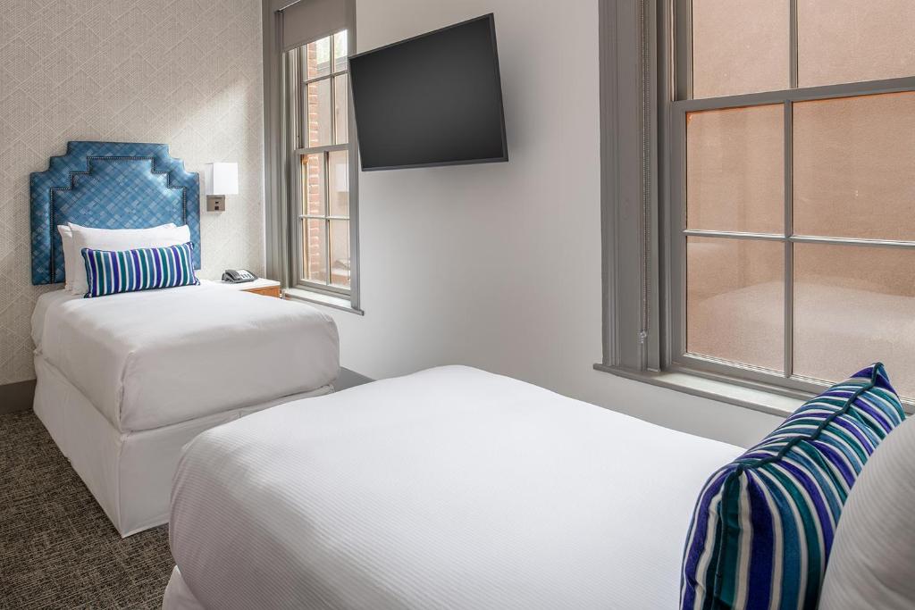 Postel nebo postele na pokoji v ubytování Harlow Hotel