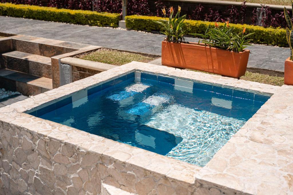 Bazén v ubytování Hotel Syvanna Wellness and Spa nebo v jeho okolí