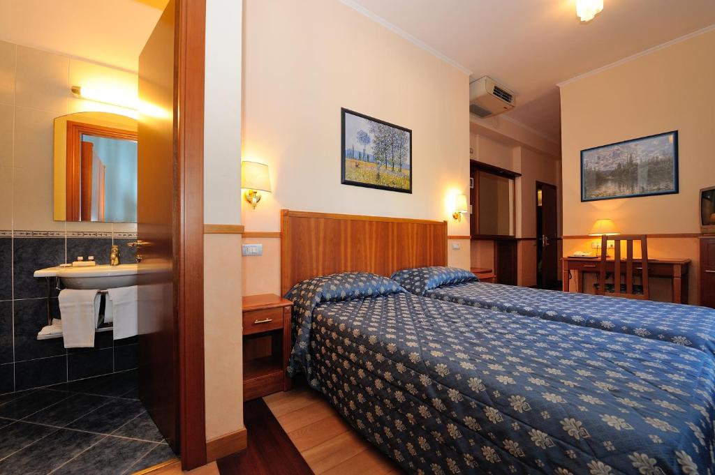 Postel nebo postele na pokoji v ubytování Hotel Frate Sole
