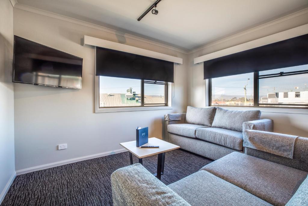 Nightcap at Riverside Hotel - Resim 37