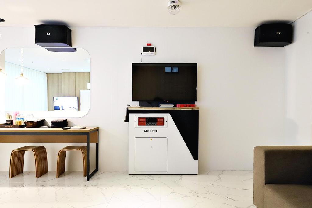 Biennale Hotel - Estudio De Reina