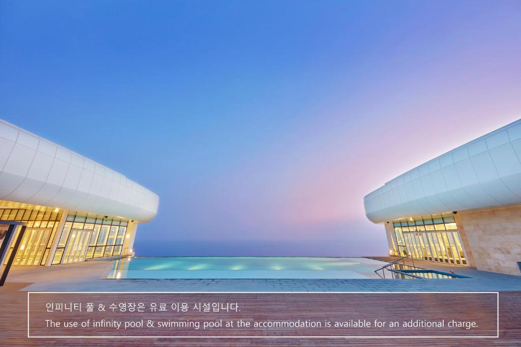 Bazén v ubytování Skybay Hotel Gyeongpo nebo v jeho okolí