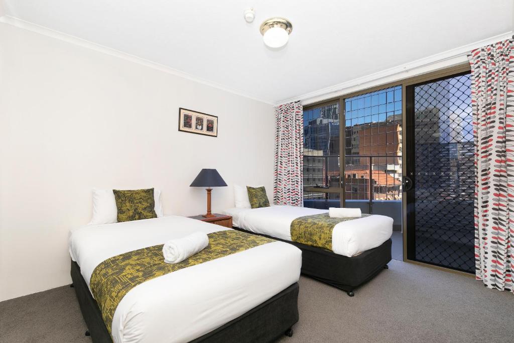 The Astor Apartments - Budget Two-Bedroom Apartment