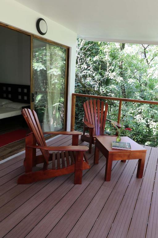 Balkón nebo terasa v ubytování Cashew Nut Grove Chalets