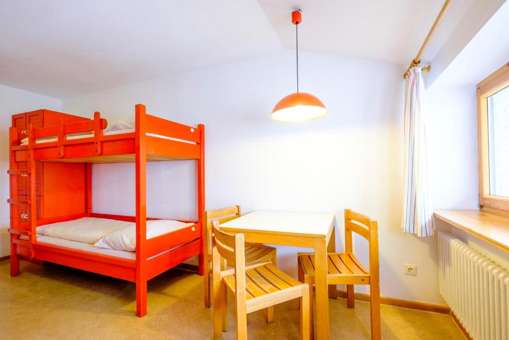 Postel nebo postele na pokoji v ubytování DJH Jugendherberge Pottenstein