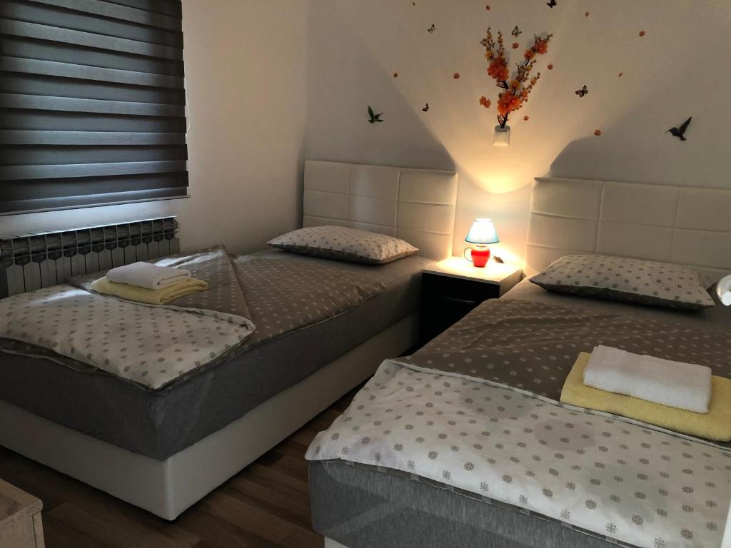 Postel nebo postele na pokoji v ubytování Apartment & Room TOMA