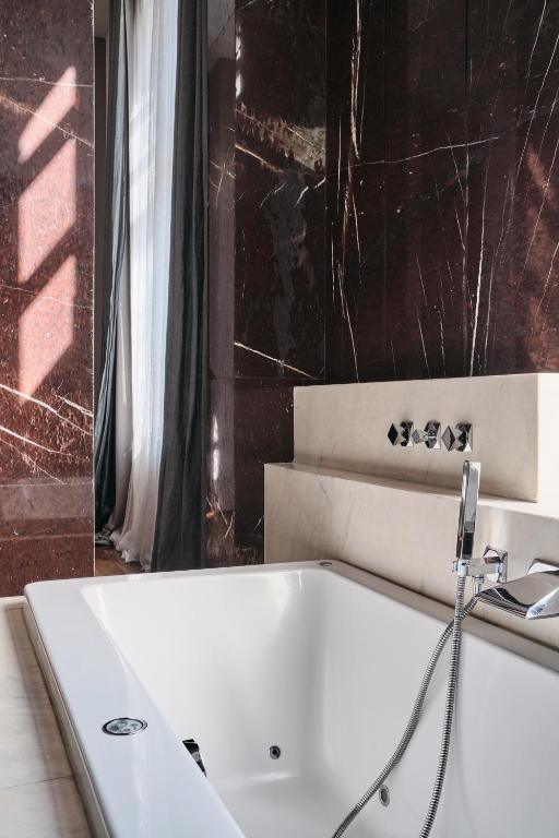 Koupelna v ubytování Hotel Monopol