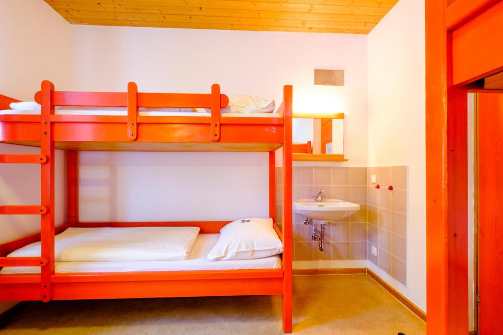 Postel nebo postele na pokoji v ubytování DJH Jugendherberge Pottenstein