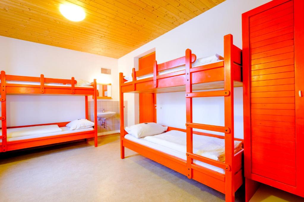 Postel nebo postele na pokoji v ubytování DJH Jugendherberge Pottenstein