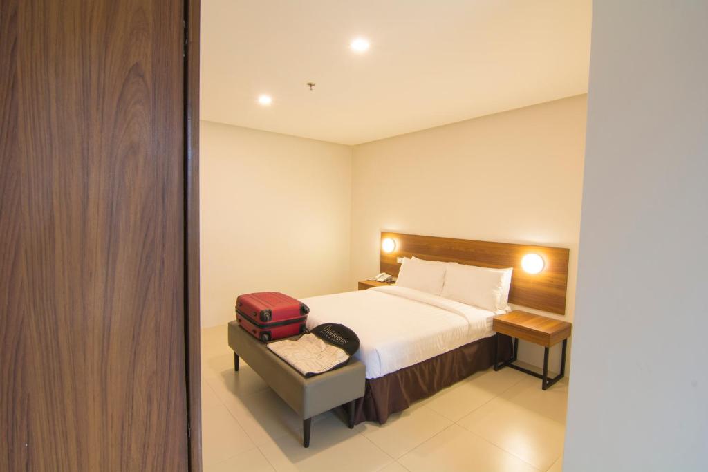 Postel nebo postele na pokoji v ubytování Mango Suites Cauayan