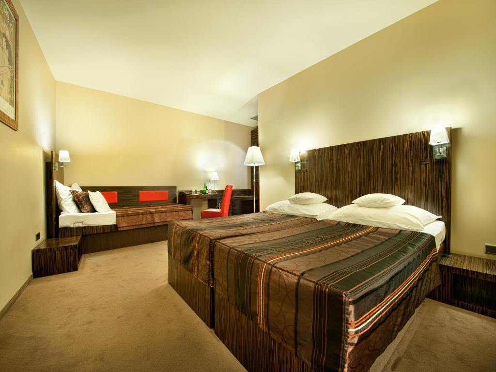 EA Hotel Crystal Palace - Resim 10