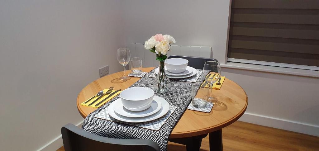 Fotografie z fotogalerie ubytování Northampton 2 Bedroom Town Centre Apartment close to University, Hospitals, Brackmills v destinaci Northampton