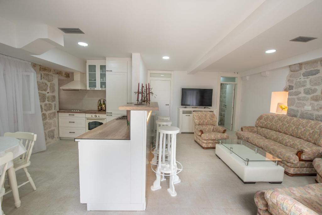 Kuchyň nebo kuchyňský kout v ubytování Apartment Kula Đurišić