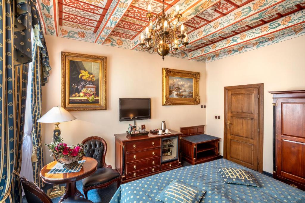 Hotel U Zlatého Stromu Prague by BHG - Resim 10