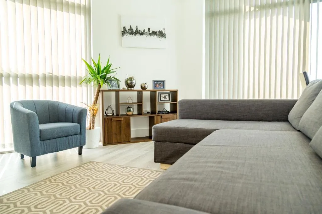 Serviced Apartment In Liverpool City Centre - Superb Views - Free Parking - Balcony - by Happy Days, Liverpool, Marea Britanie