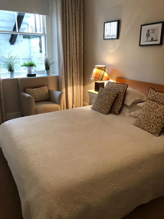Beautiful Belgrave Garden Apt., Edinburgh, United Kingdom