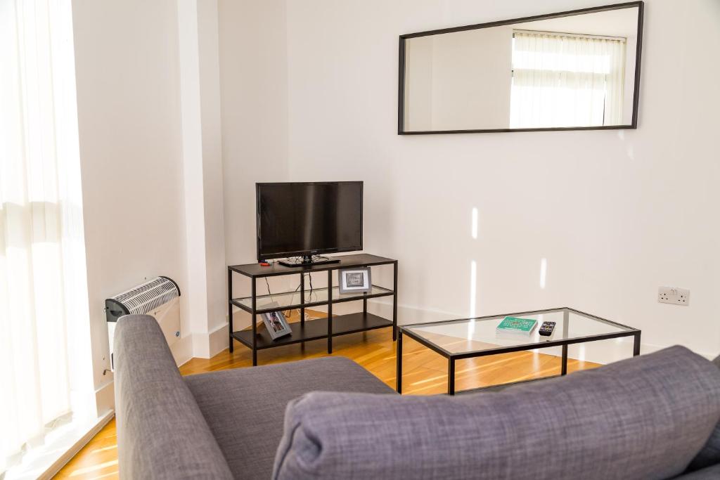 Serviced Apartment In Liverpool City Centre - Free Parking - 35 Kent St by Happy Days - Apt 2