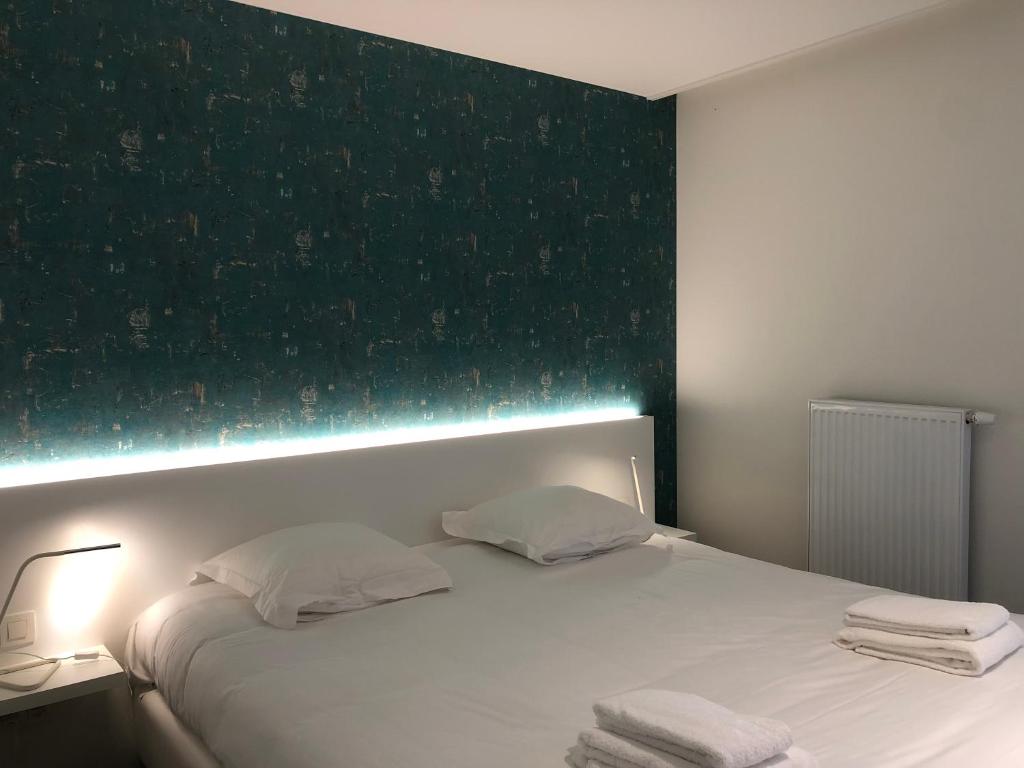 Postel nebo postele na pokoji v ubytování Acropolis - Luxury Appartments I Hotelservice and parking