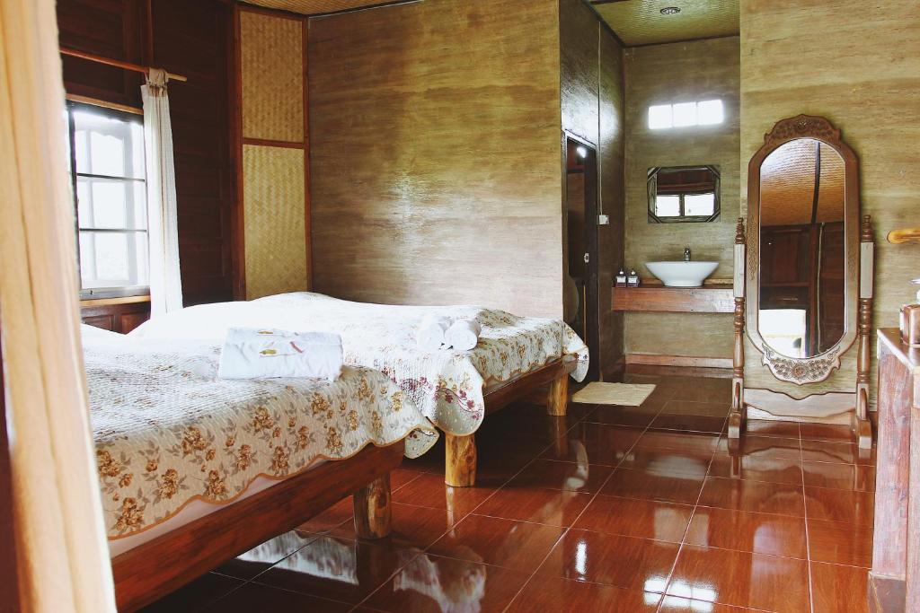 Phuruarounmai Organic Living Resort - Deluxe Twin Room Met Fan