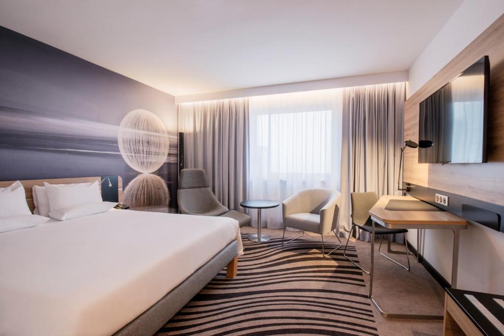 Novotel Poznan Centrum - Executive Room With Queen Bed