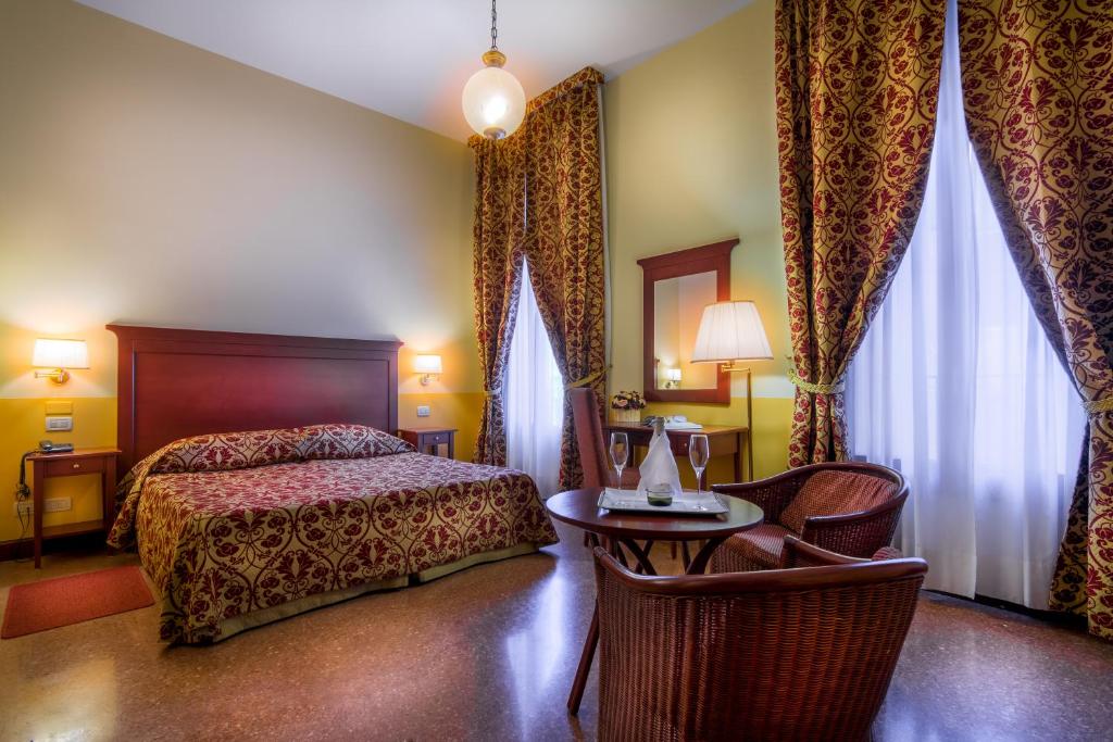 Postel nebo postele na pokoji v ubytování Palazzo Marcello Hotel Al Sole
