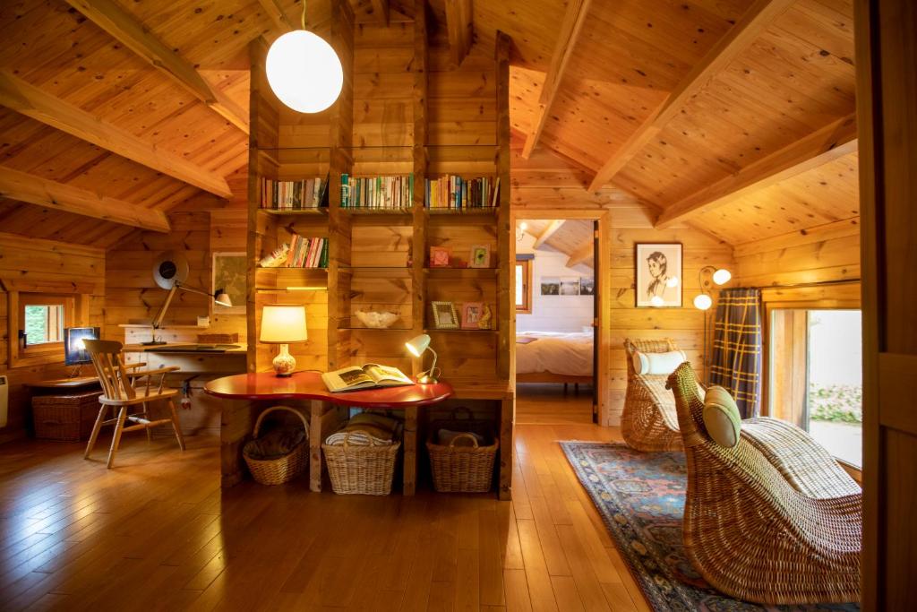 Posezení v ubytování Les Avernas En Bas Romantic Getaway