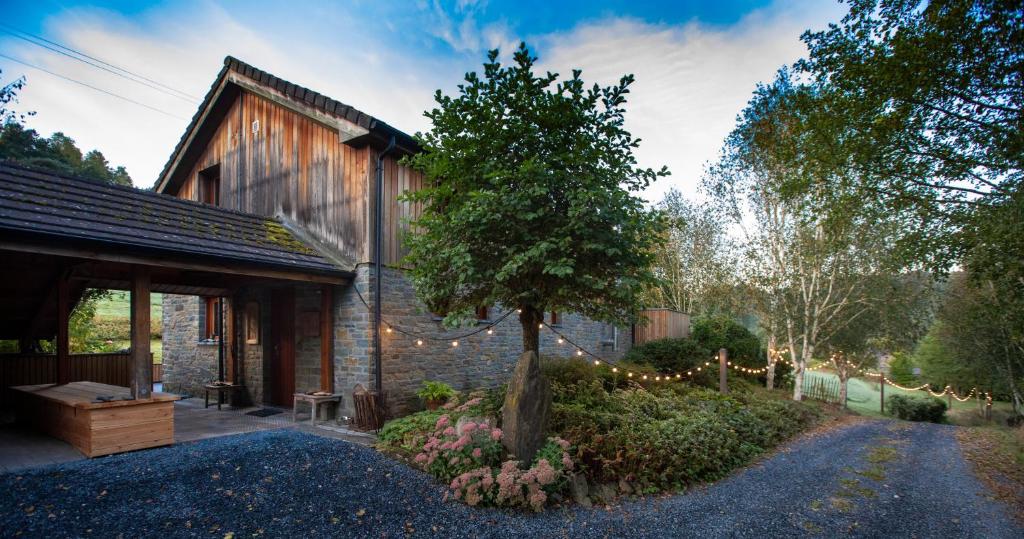 Zahrada ubytování Les Avernas En Bas Romantic Getaway