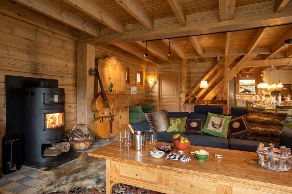 Posezení v ubytování Les Avernas En Bas Romantic Getaway