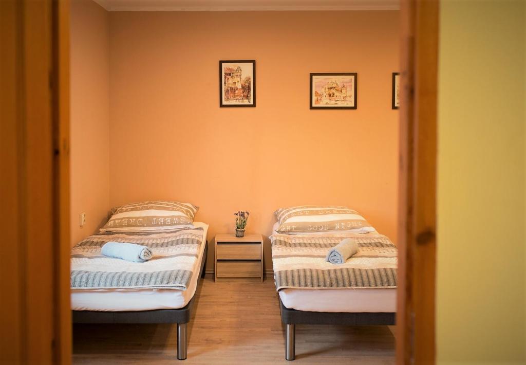 Postel nebo postele na pokoji v ubytování Green Lake Airport Apartments