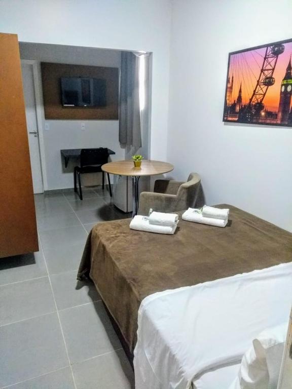 Postel nebo postele na pokoji v ubytování London Executive Hotel