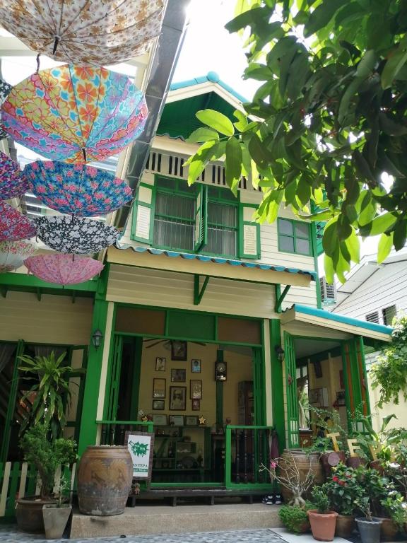 Hotel Baan Tepa Boutique House, a building with umbrellas hanging in front of it at Baan Tepa Boutique House in Bangkok