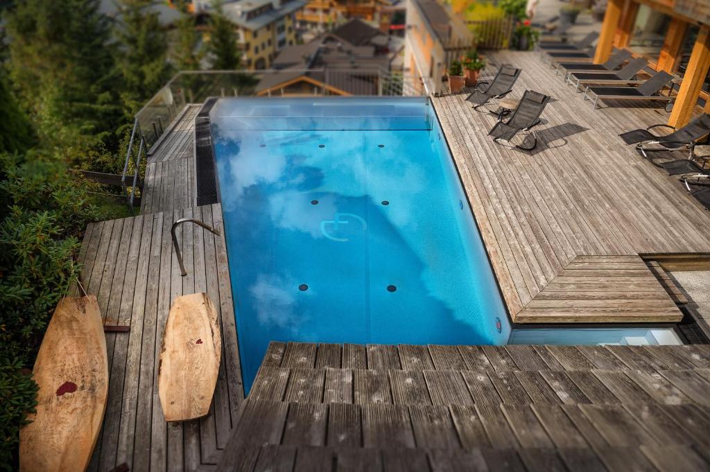 Bazén v ubytovaní Alpin Juwel - Lifestyle und Biohotel alebo v jeho blízkosti