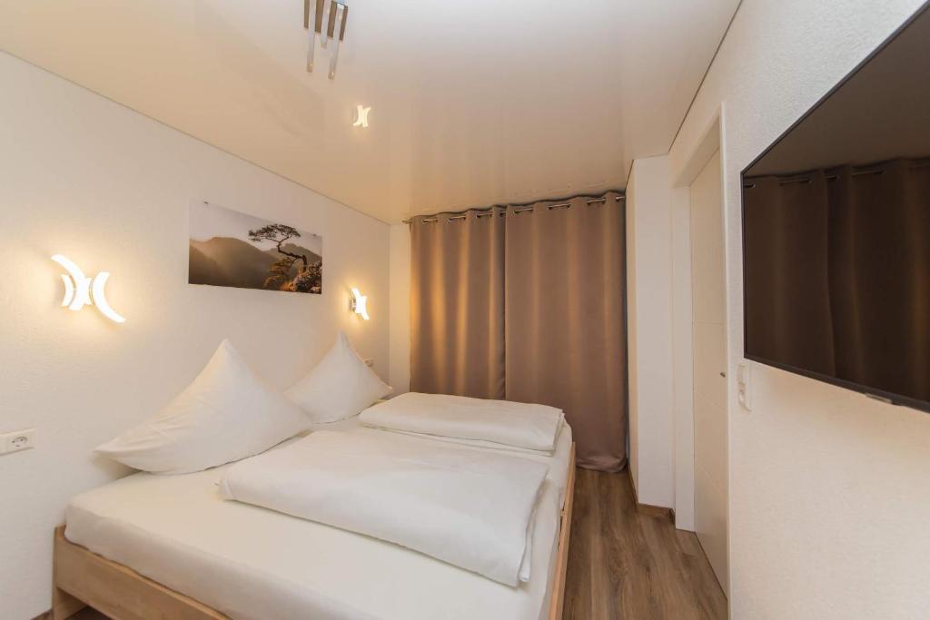 Postel nebo postele na pokoji v ubytování Landmann Apartment Metzingen