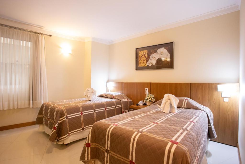 Postel nebo postele na pokoji v ubytování Barbur Center Hotel