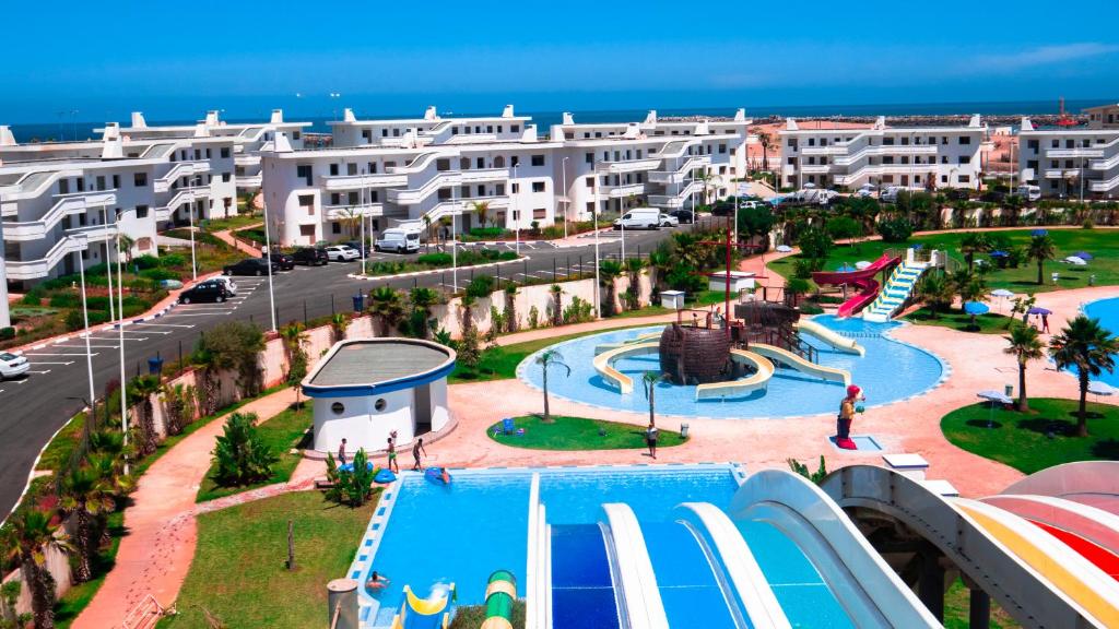 Bazén v ubytování Kenz Mehdia Hotel Resort nebo v jeho okolí