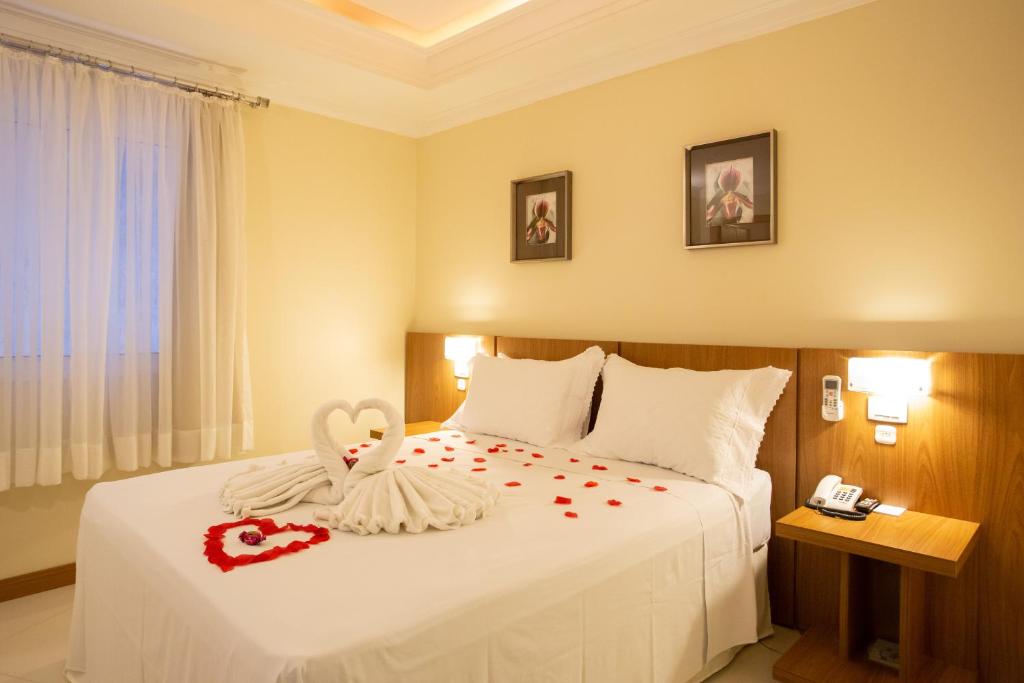 Postel nebo postele na pokoji v ubytování Barbur Center Hotel
