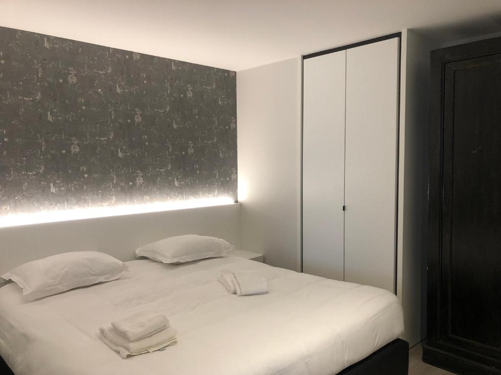 Postel nebo postele na pokoji v ubytování Acropolis - Luxury Appartments I Hotelservice and parking