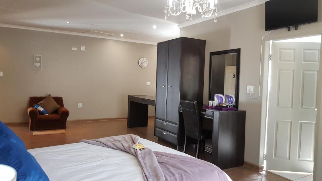 Lova arba lovos apgyvendinimo įstaigoje Luxury Heights Guesthouse